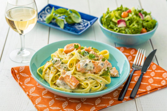 Паста с красной рыбой в сливочном соусе