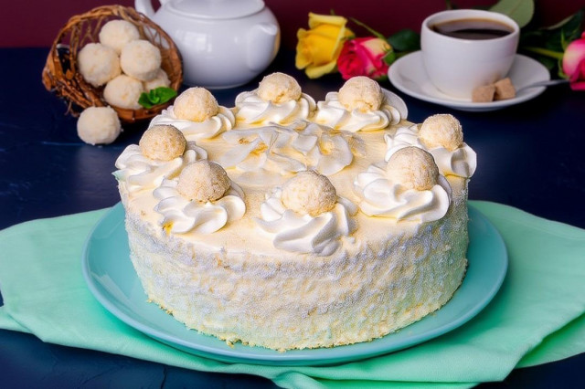 Бисквитный Торт Рафаэлло с кокосовой стружкой и миндалем