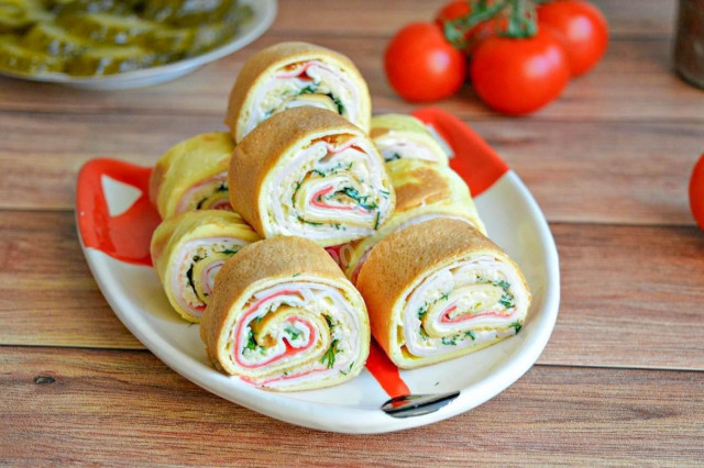 Яичные рулетики из крабовых палочек с сыром