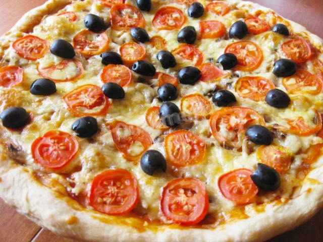 Вегетарианская пицца с грибами и сыром