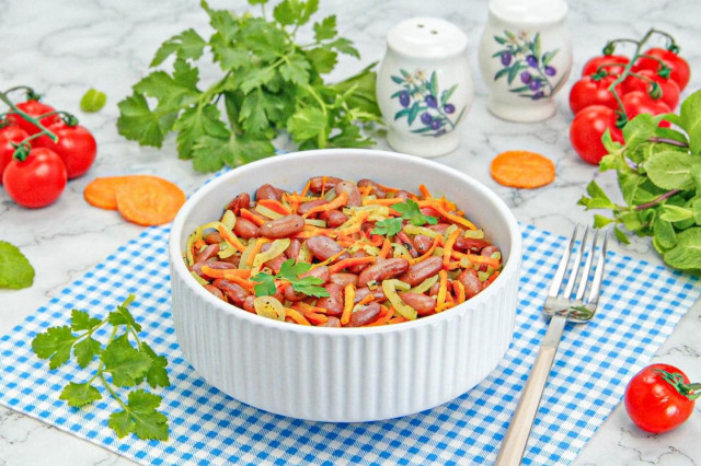 Красная фасоль с морковью и луком тушеная