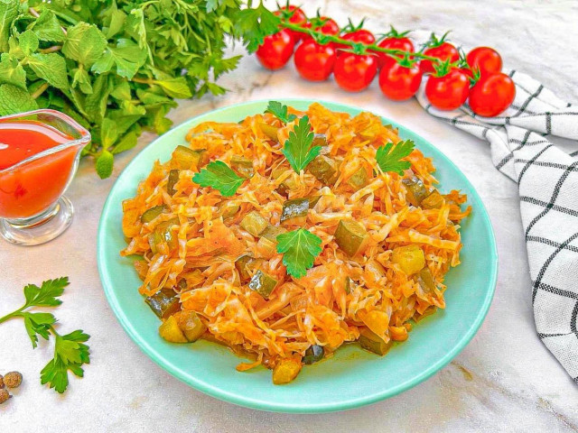 Тушеная капуста с огурцами