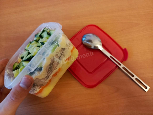 слоёный салат со скумбрией