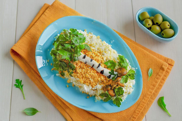 Салат Белая береза с курицей и черносливом