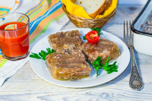 Холодец из свиных ножек и говядины