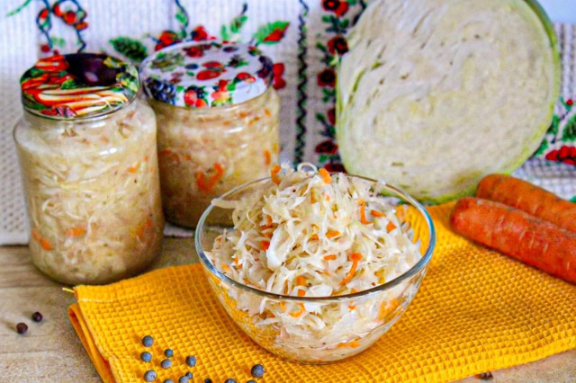 Капуста квашеная в рассоле в банке на зиму