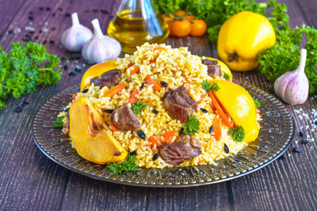 Плов с айвой и мясом по узбекски