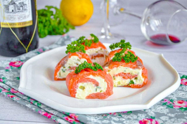 Закуска из красной рыбы и творожного сыра