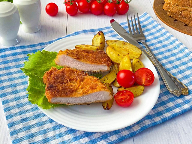 Свинина в панировке и льезоне