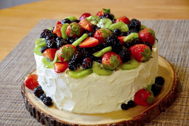 Торт бисквит с творожным кремом украшение ягодами и фруктами