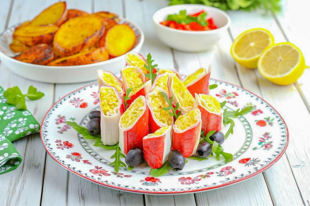 Крабовые палочки с сыром и яйцом закуска