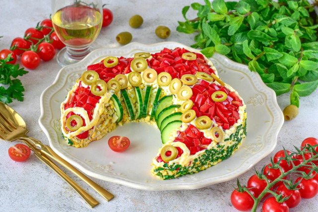 Салат русская красавица с курицей и ветчиной
