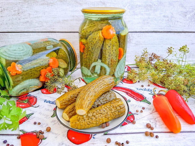 Огурцы с луком и морковью в маринаде на зиму