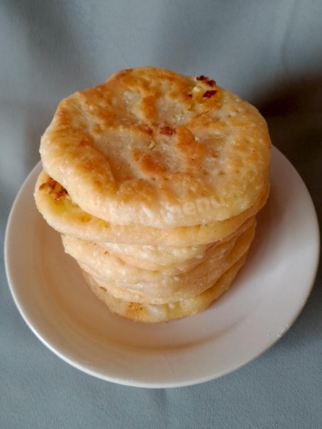 Лепешки с луком и яйцом