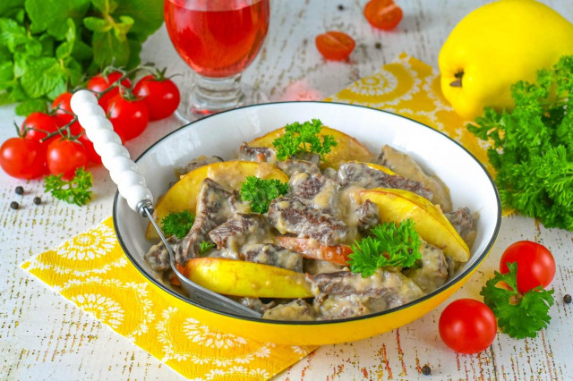 Говядина с айвой тушеная