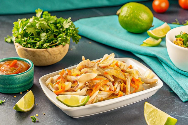Кальмары с морковью и луком