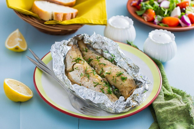 Минтай в фольге запеченный в духовке