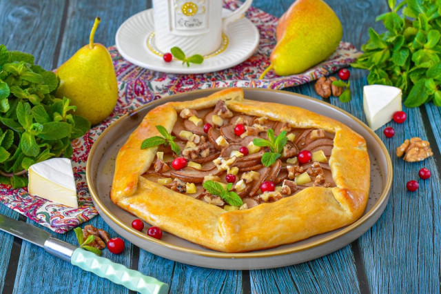 Галета с грушей и сыром камамбер