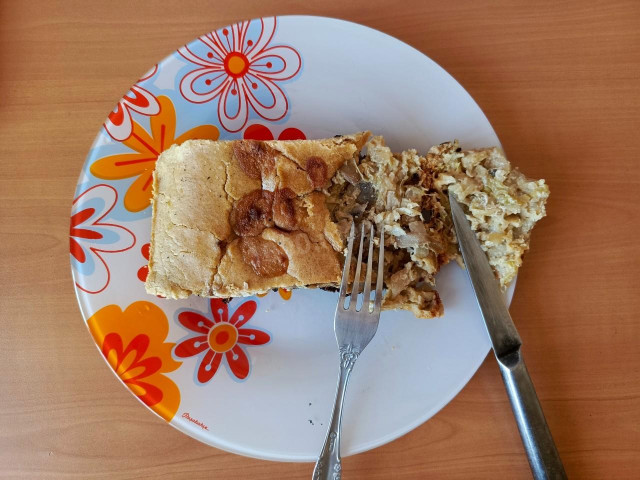овсяный заливной пирог с капустой и грибом в сметане