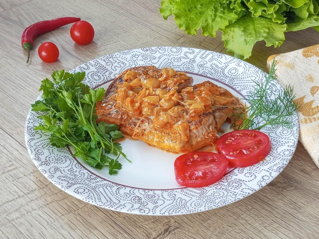 Рыба в сметане на сковороде