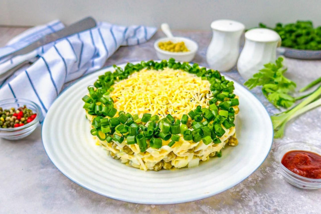 Салат Чайка с сыром и горошком
