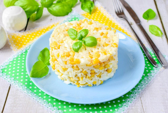Салат рис кукуруза яйцо