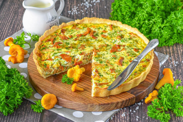 Открытый пирог киш с лисичками