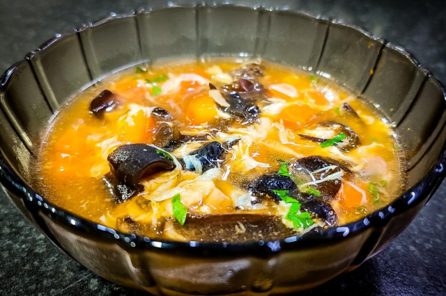 Овощной суп с грибами муэр