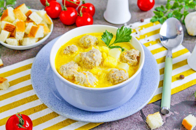 Сливочный суп с фрикадельками