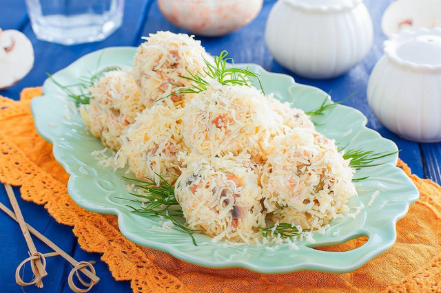 Салат рафаэлло с курицей и грибами