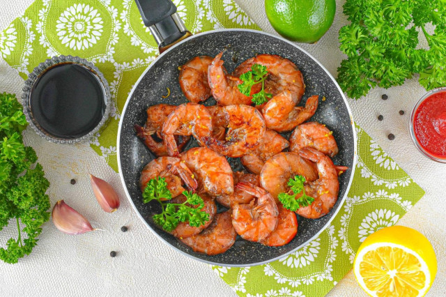 Жареные креветки в панцире в соевом соусе