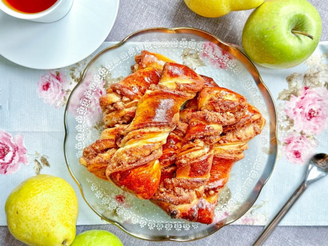 Булочки с грецкими орехами и корицей