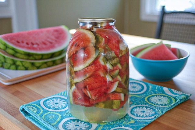 Арбузы в банках на зиму с горчицей