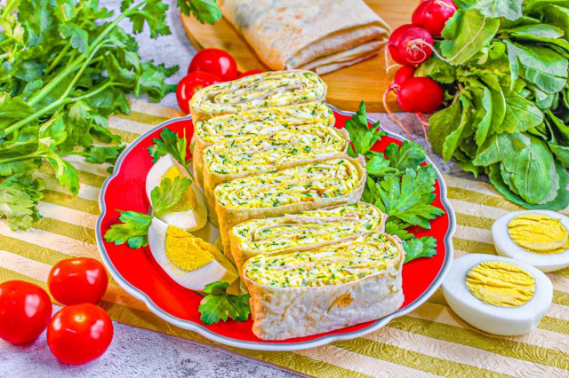 Рулет из лаваша с яйцом и сыром