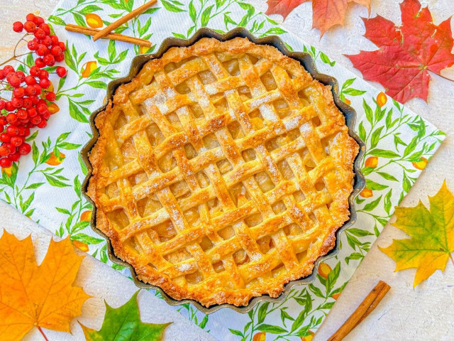 Осенний пирог с яблочной начинкой