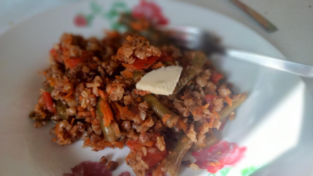Гречка со стручковой фасолью и овощами