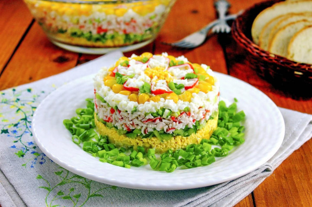 Салат крабовые палочки кукуруза огурец