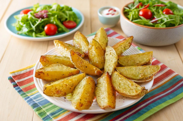 Картофель в кожуре запеченный в духовке по деревенски