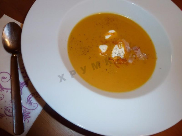 Суп пюре из тыквы помидоров и морепродуктов