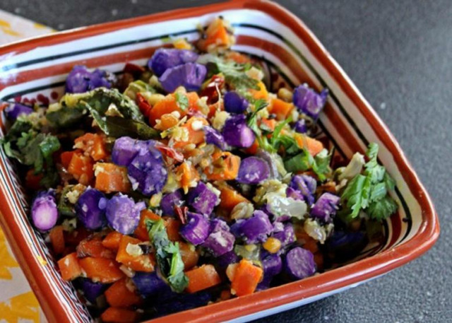 Салат из фиолетовой спаржи с морковью
