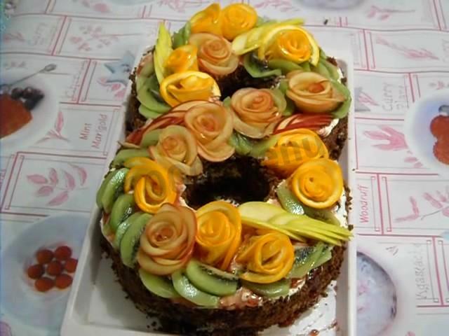 Торт Цифра 8 с какао и творогом с цветами из фруктов