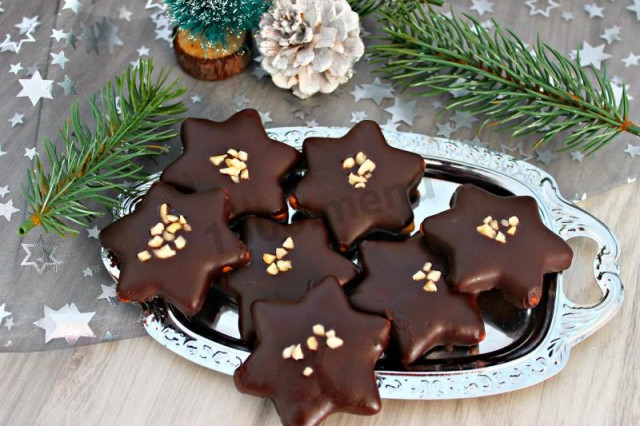 Песочное печенье в шоколаде на Новый год
