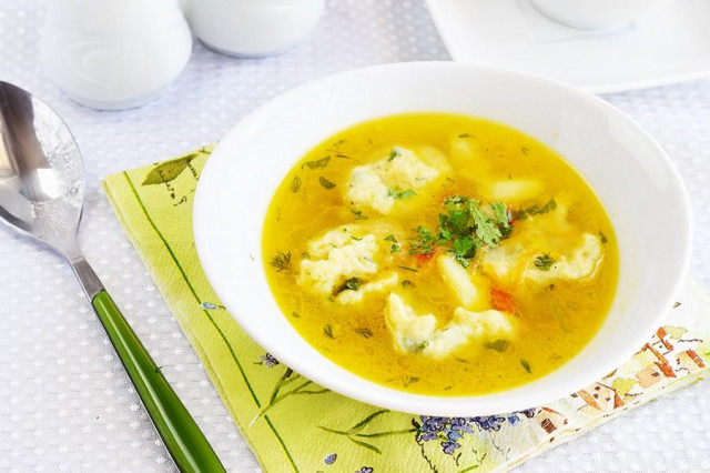 Куриный суп с галушками и картошкой