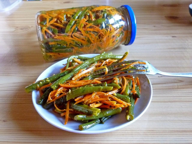 Салат стручковая фасоль по корейски с морковью и уксусом