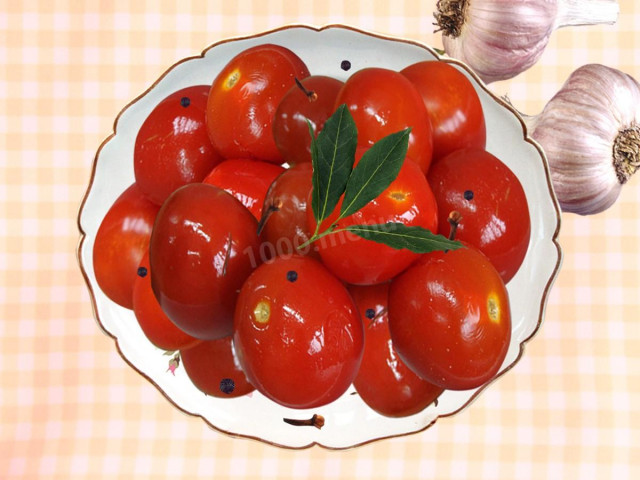 Квашенные помидоры с горчицей и гвоздикой
