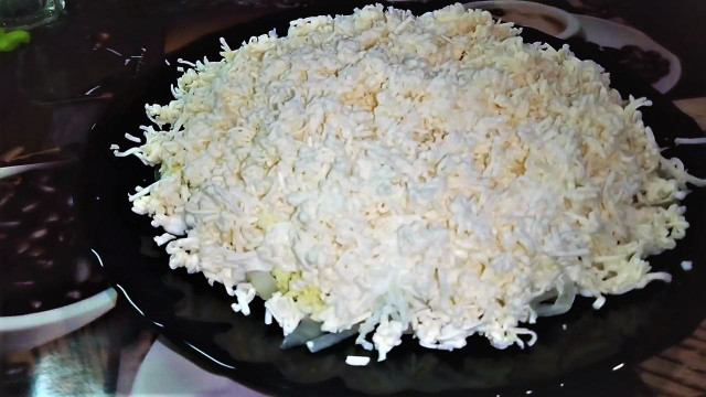 Французский салат плавленный сыр с майонезом и яйцом