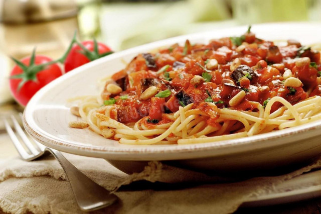 Спагетти с сушеными баклажанами
