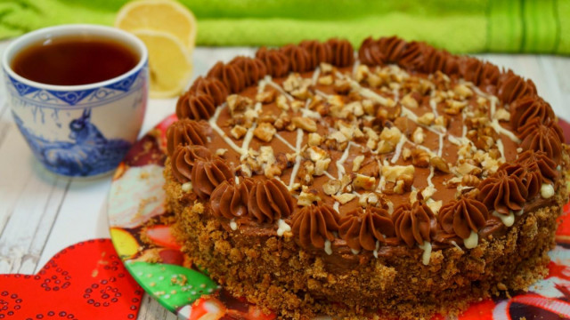 Киевский торт с шоколадно-ореховой начинкой