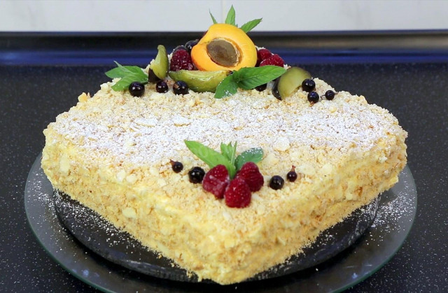 Торт Наполеон со сливочным кремом и ванильным вкусом