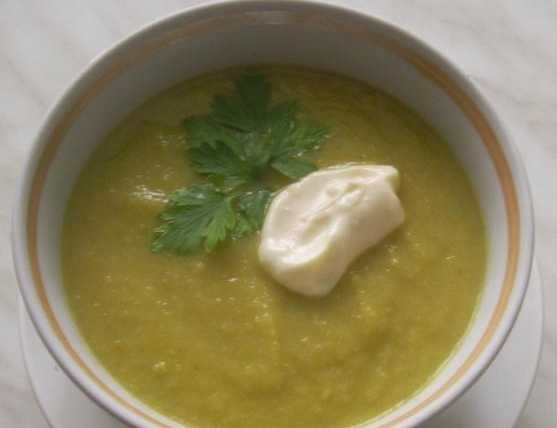 Суп-крем из кабачков без картошки со сметаной